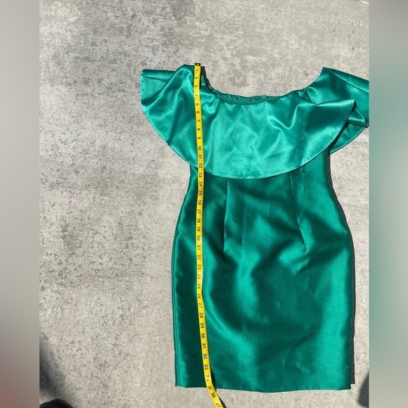 Adrianna Papell Women's Emerald Green
Off The Shoulder Mini Sheath Dress Size 6 - Picture 8 of 10